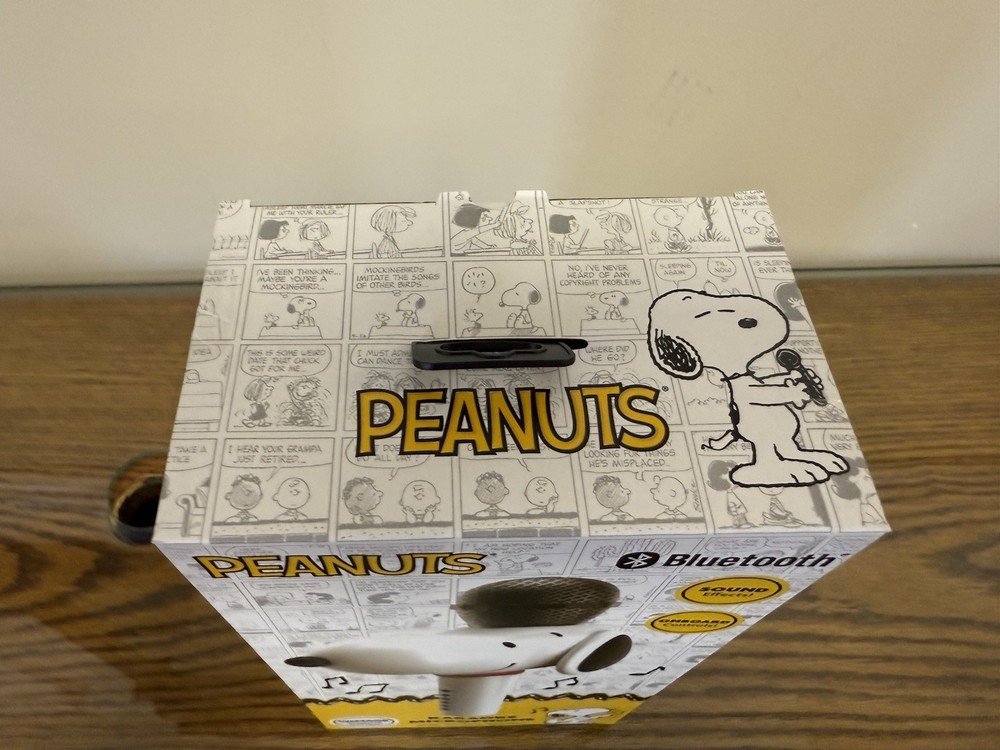 Peanuts Snoopy Bluetooth Karaoke Microphone Wireless Speaker NEW