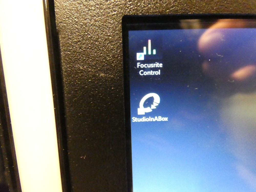 Quicklink ST500 Studio-In-A-Box & ST200 Encoder & Decoder, Case, Scarlett 2i2