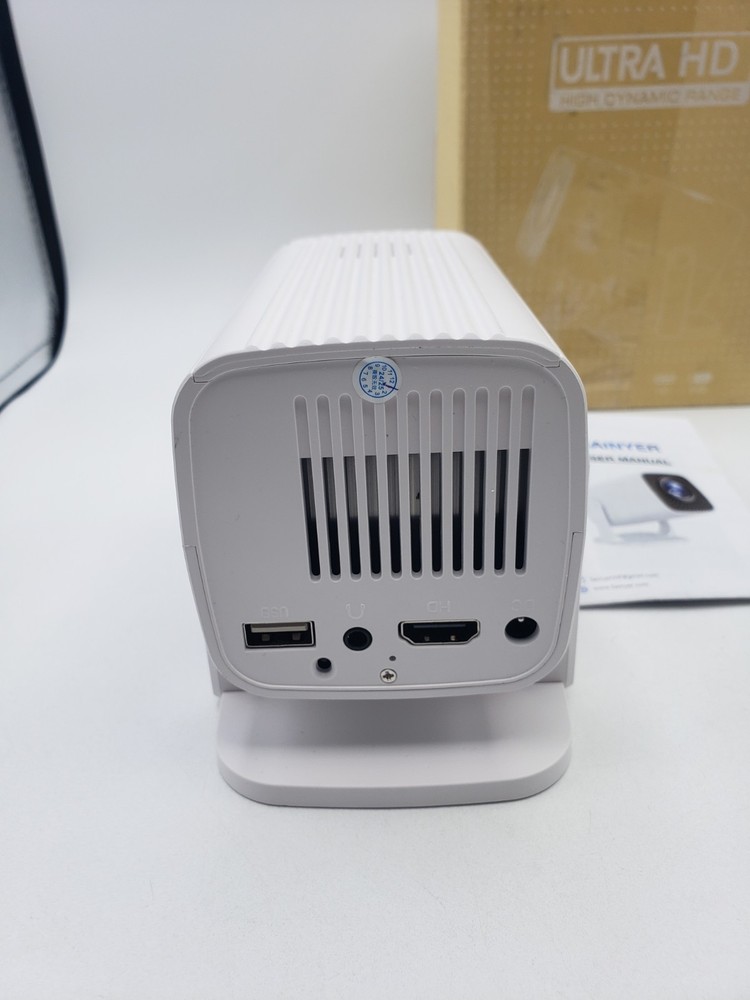 Sainyer White Q100 Ultra HD High Dynamic Range Mini Projector