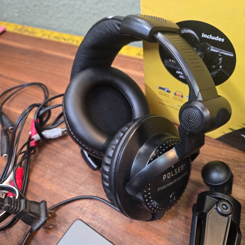 Behringer PODCASTUDIO 2 USB Bundle - Podcasting Bundle