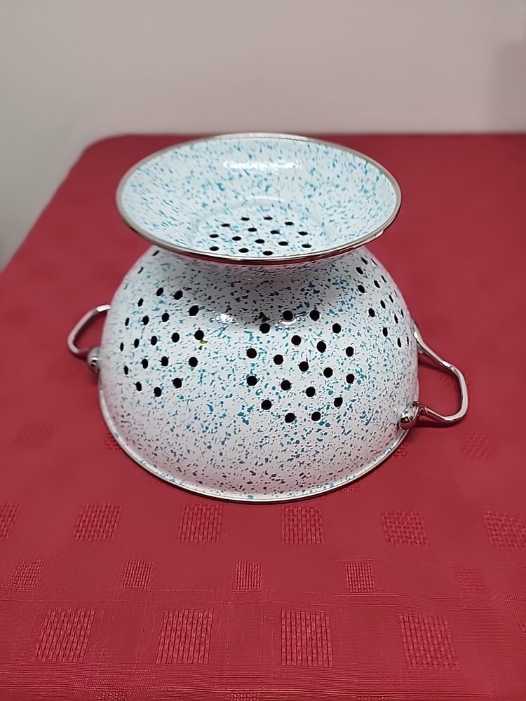 Enamel Collander Blue/White Speckled Confetti Pattern 2 Handle Springtime Vibe