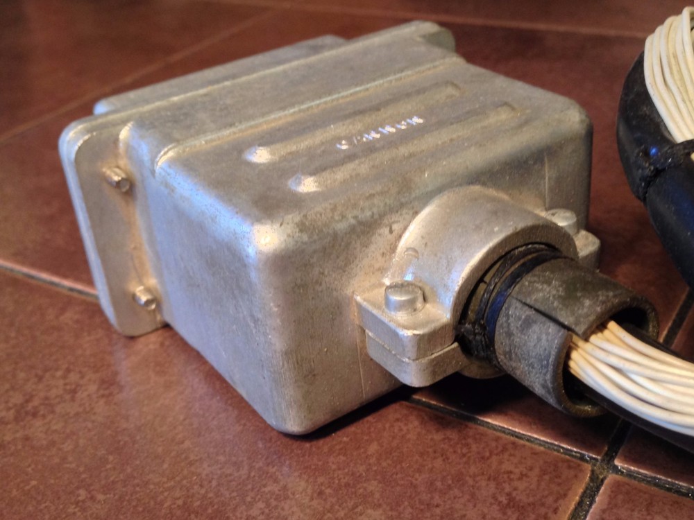 Collins 621A2 and 621AA Connector with wires