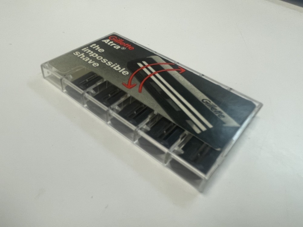 Gillette Atra Razor w/ Case & Refills