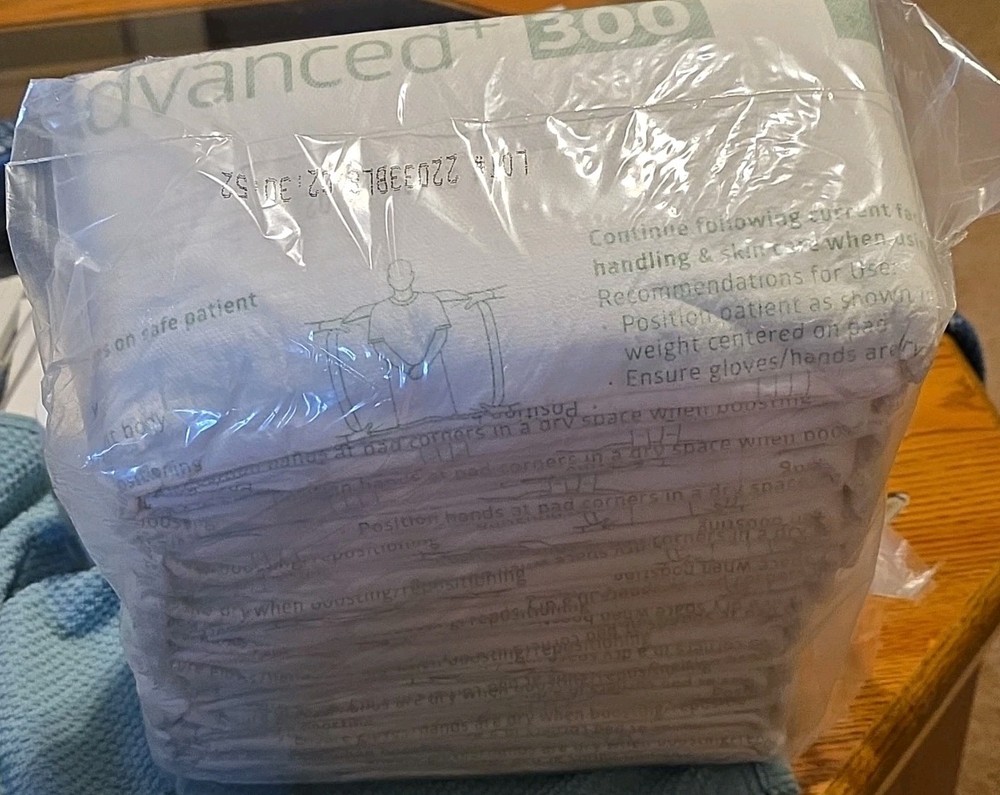 Medline Advanced 300 Underpads White Green  10 count