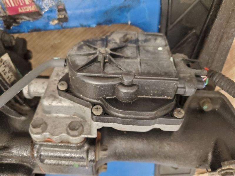 2003-2004 4Runner Front Differential Carrier 3.91 Ratio w/Differential Lock OEM