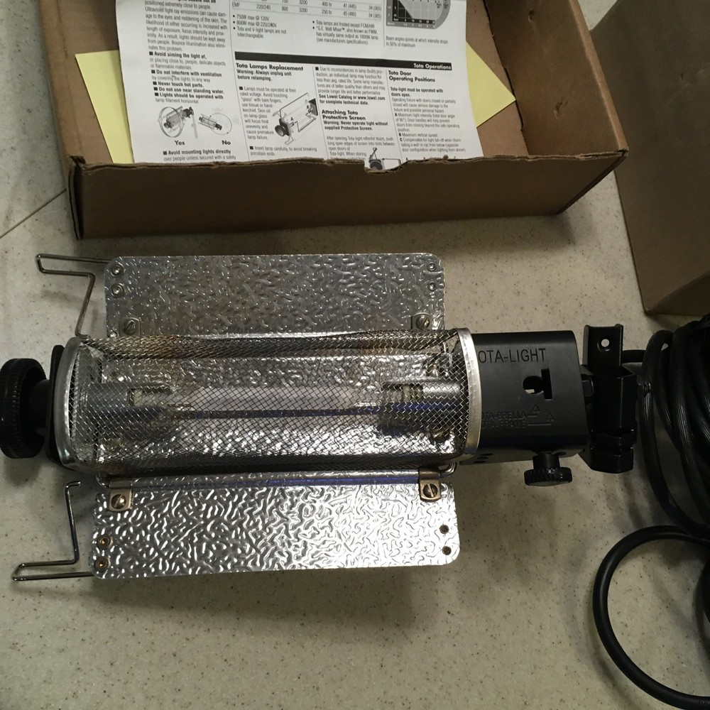 Lowel Omni & Lowel TOTA Light Bundle Lot With Soft Case and More!!