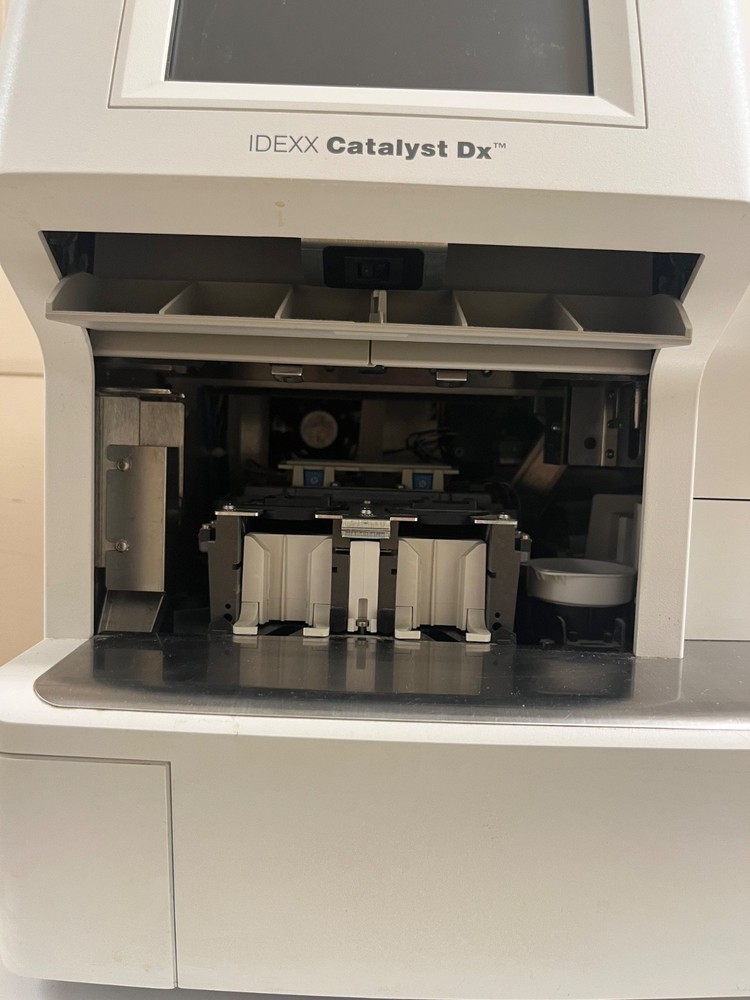 IDEXX Catalyst DX Vet Blood Analyzer