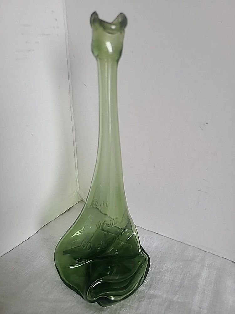 "GREEN"8.5 IN. BOTTLE VASE;ART GLASS