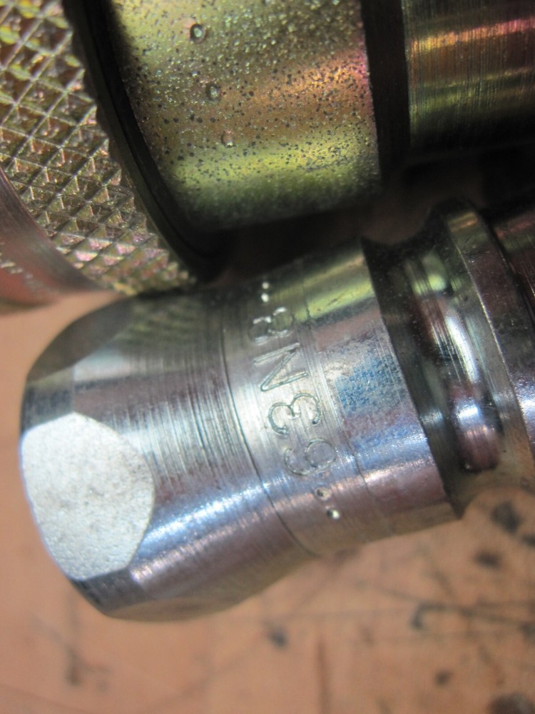 Snap-Tite male/female quick connect coupler for vacuum bagging composition (@D8)