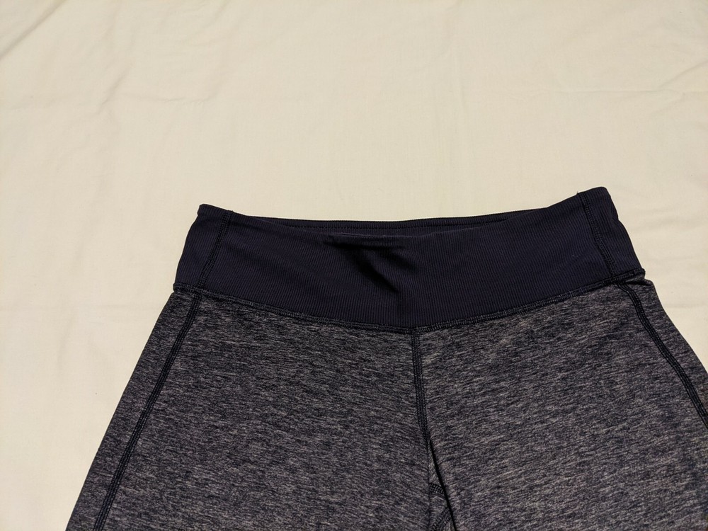 LULULEMON CROPPED LEGGINGS Size 4 - Gray/DarkBlue