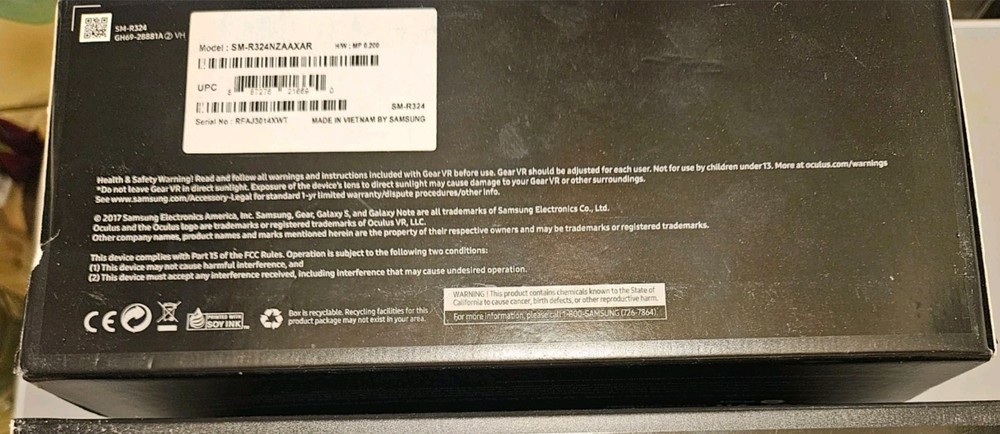 Samsung Gear VR with Controller (Check 2nd Photo for Device Compatibility)