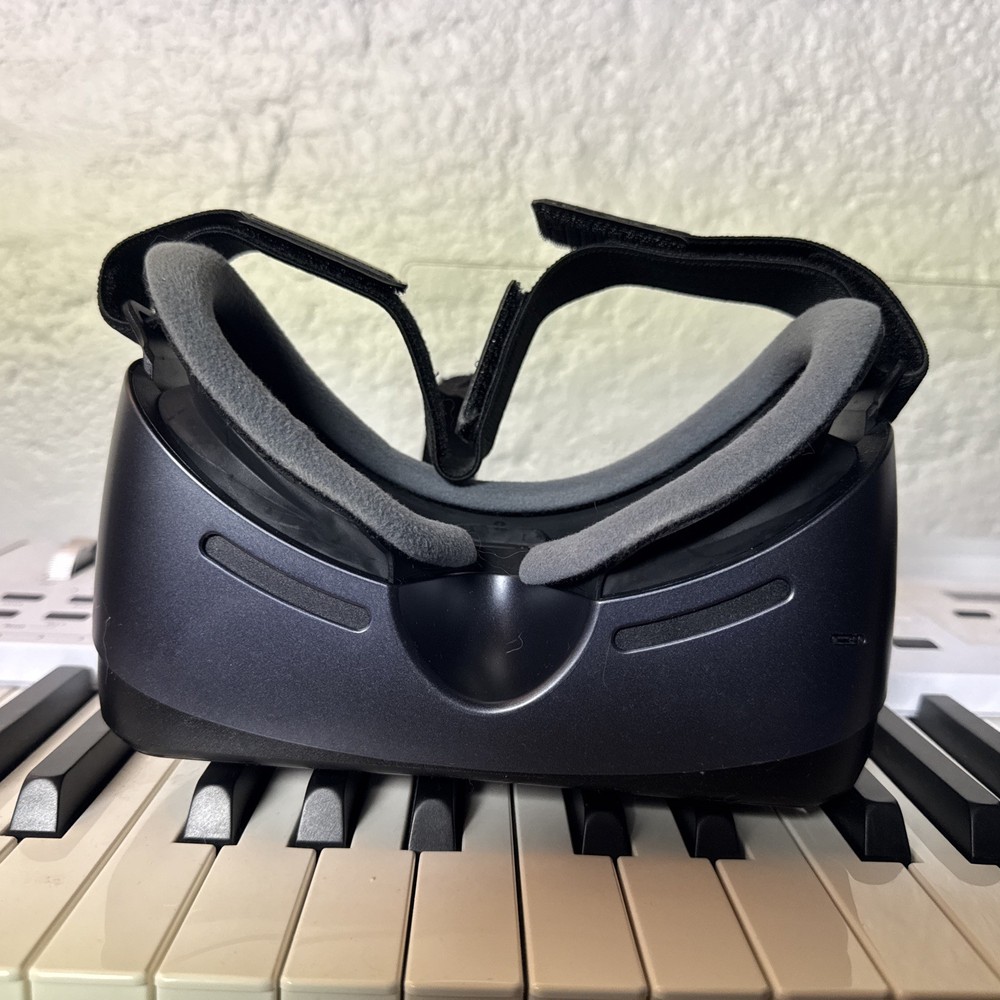Samsung SMR324 Gear VR with Controller - Black