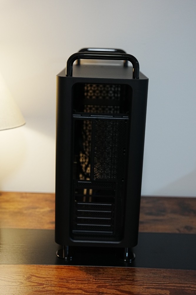 McPrue Apollo X Deep Space Black computer case / Mac Pro lookalike