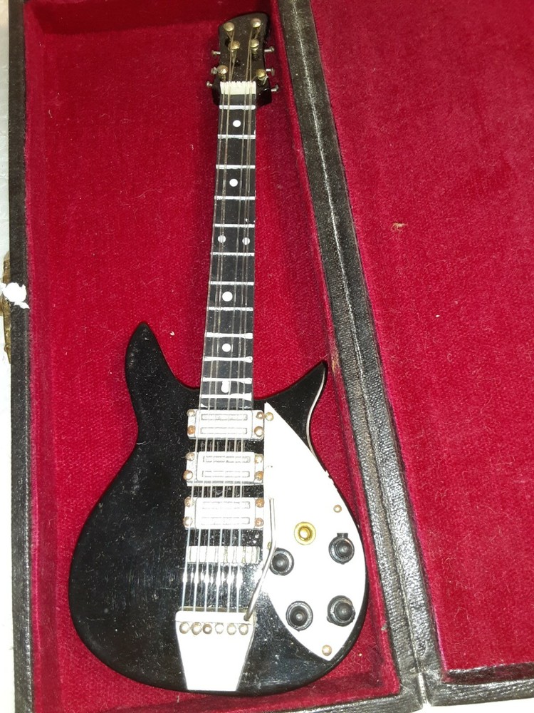 MINIATURE BLACK & WHITE ELECTRIC GUITAR IN CASE