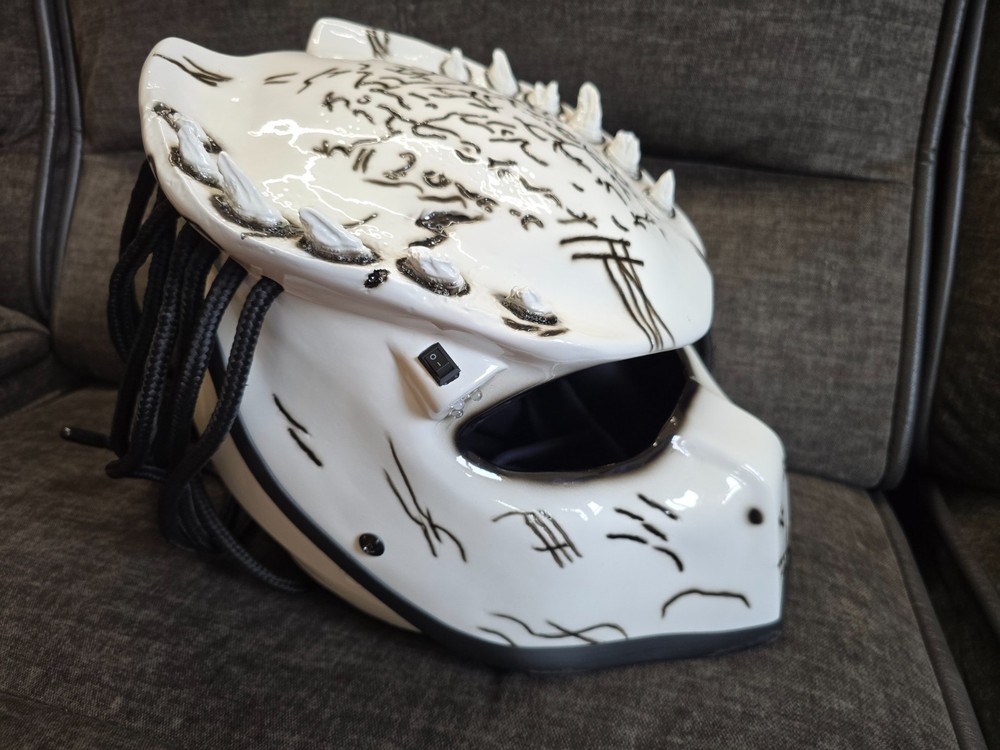 TOP PREDATOR MOTORCYCLE HELMET FIRE STYLE (DOT & ECE CERTIFIED). White, Medium