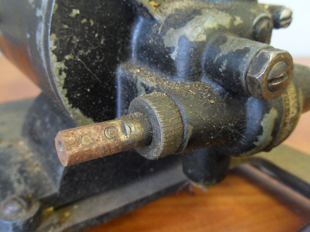 LEE ENGINEERING 11329 GOVERNED SPEED MOTOR AS IS AS PICTURED