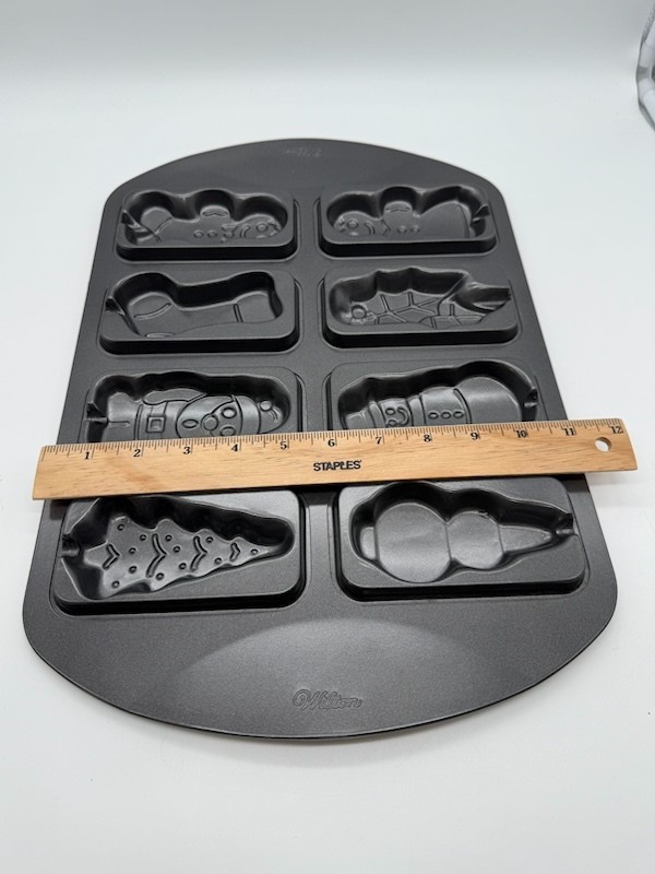 Wilton Christmas Cookie/Cake Pops 8 Cavity Baking Pan
