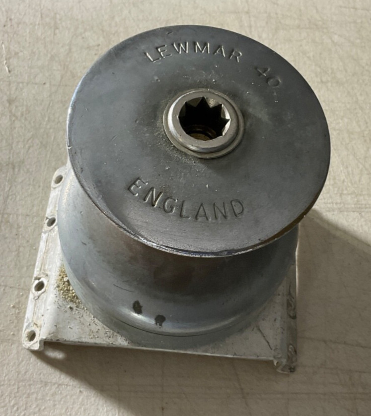 Vintage Lewmar 40 Mast mount winch. Doesn’t accept regular winch handle.