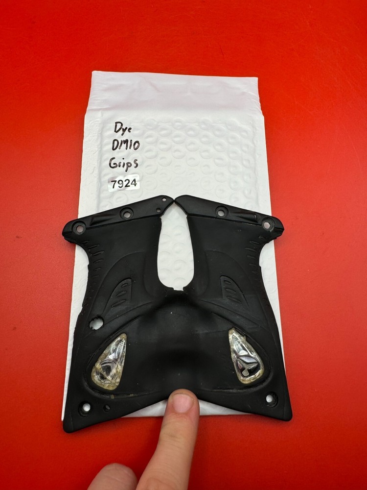 Dye DM10 Grips