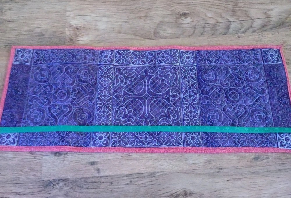 Handmade Machine Quilted Table Runner Reversible Celtic Cross Purples 12x32"