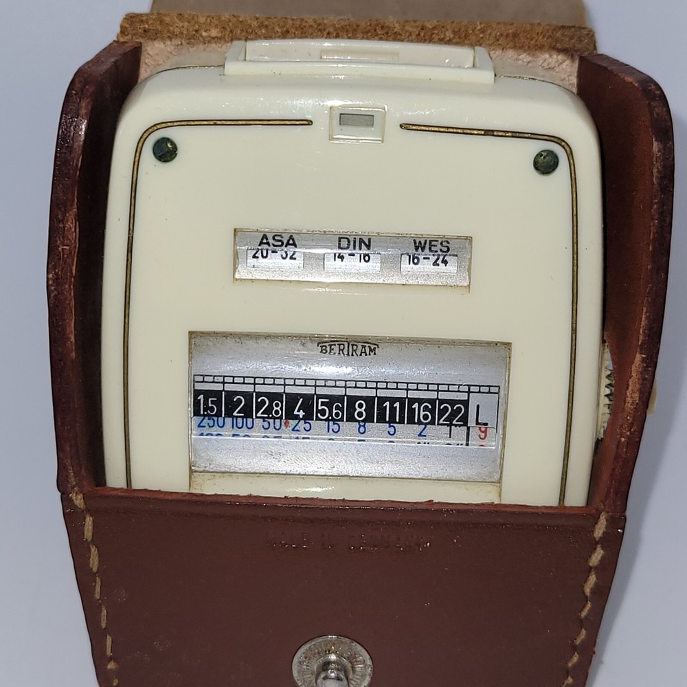 Light Meter in Leather case ~ Bertram Bewi ~ Untested ~ EUC ~ Germany