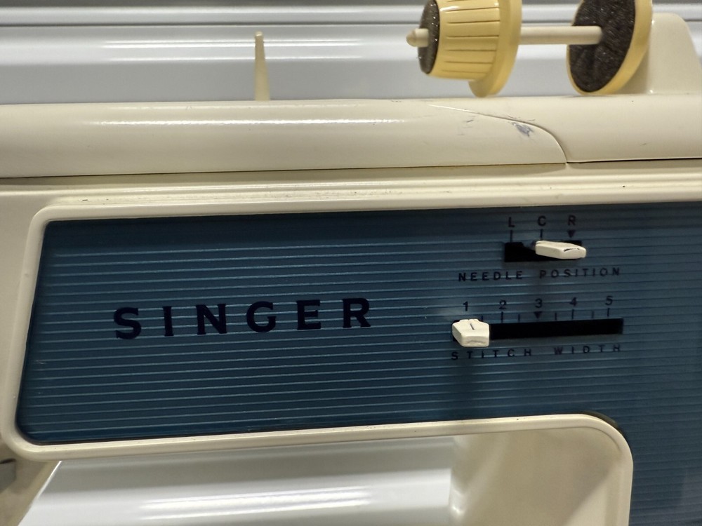 Singer Touch & Sew Special Zig-Zag Model 638 Sewing Machine