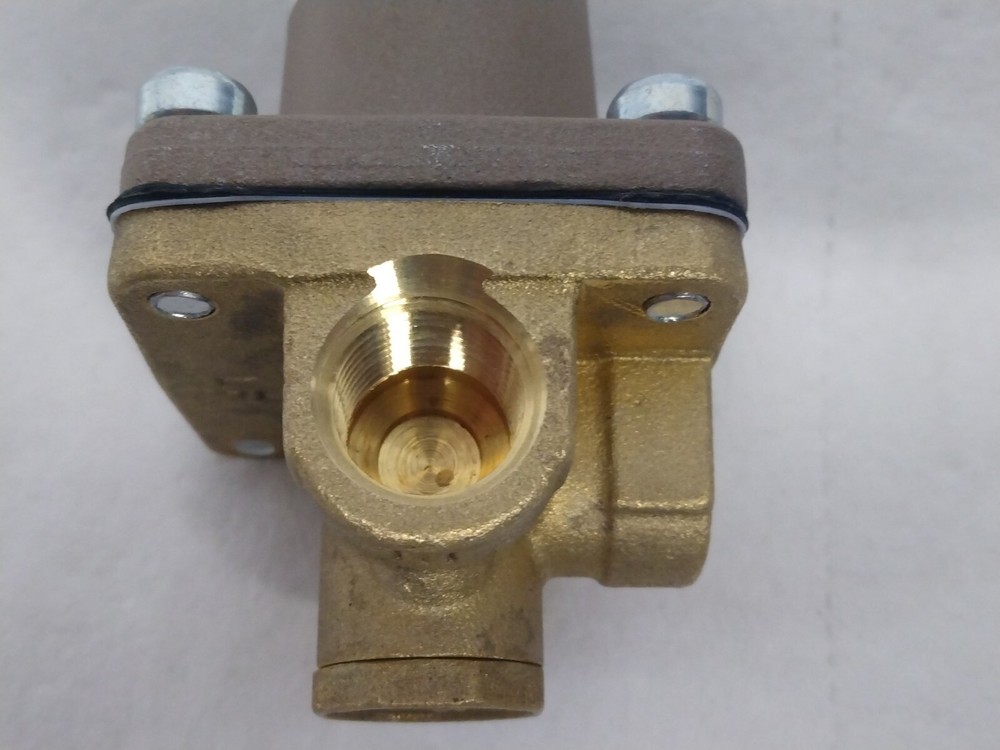 Watts LEAD FREE 3/8 LF26A 3-50 Small Pressure Regulator