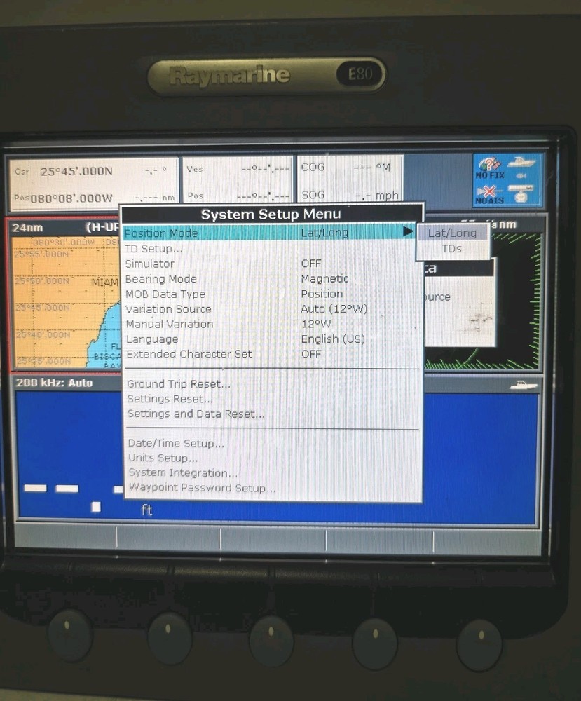 Raymarine E80 E02011 Marine GPS Chart Plotter Fishfinder Radar