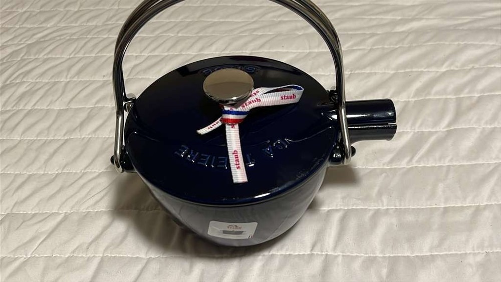 Staub Cast Iron 1.2 qt, Round, Tea Kettle, Dark blue