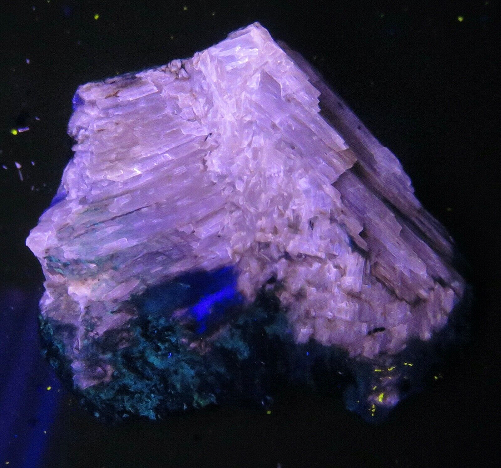 Fluorescent : AGRELLITE - Kipawa River Complex , Temiscamingue , Quebec