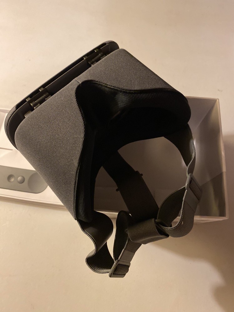 Google Daydream View (2017) VR Virtual Reality Charcoal Headset CIB Remote Box