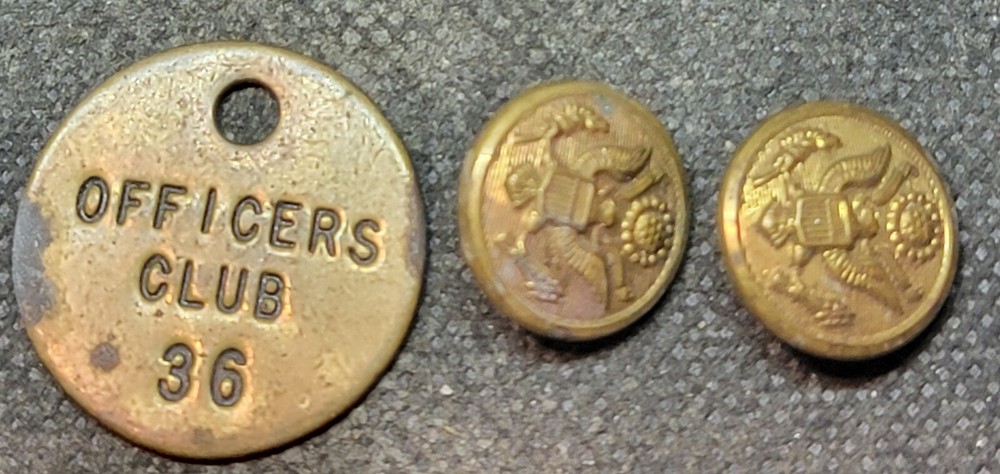 MILITARY RELATED FOB & BUTTONS  401TA