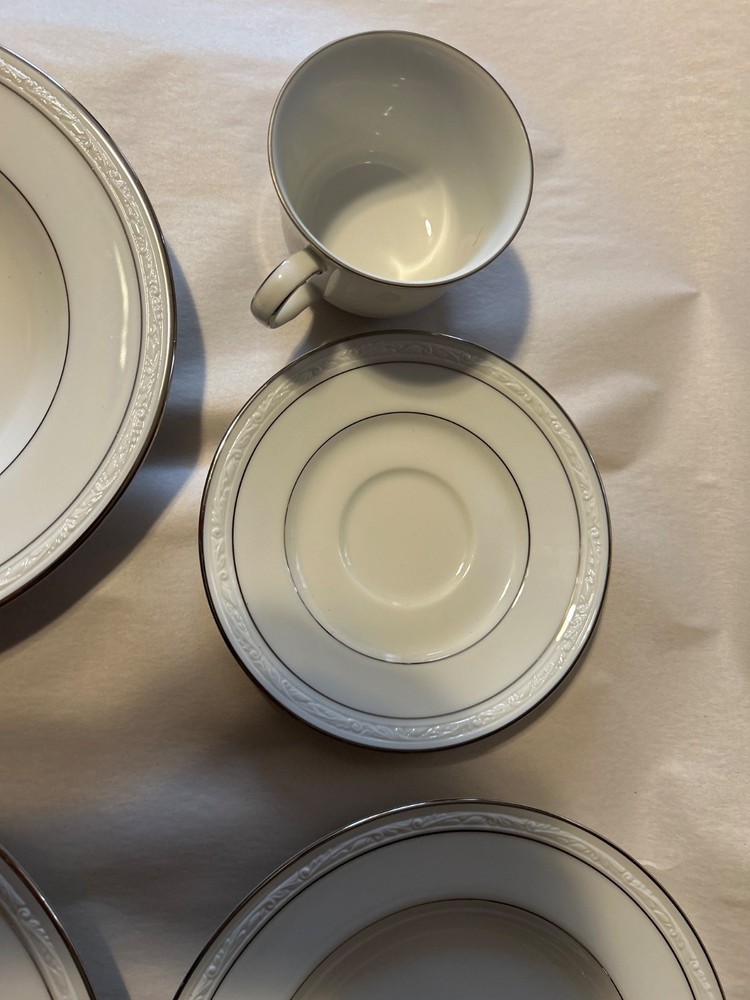 Noritake Stoneleigh White Scapes 4062 Place Setting