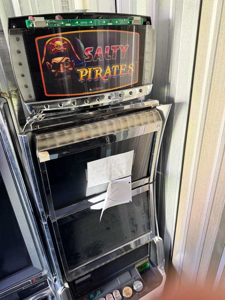 Slot Machine Lot 11 total READ