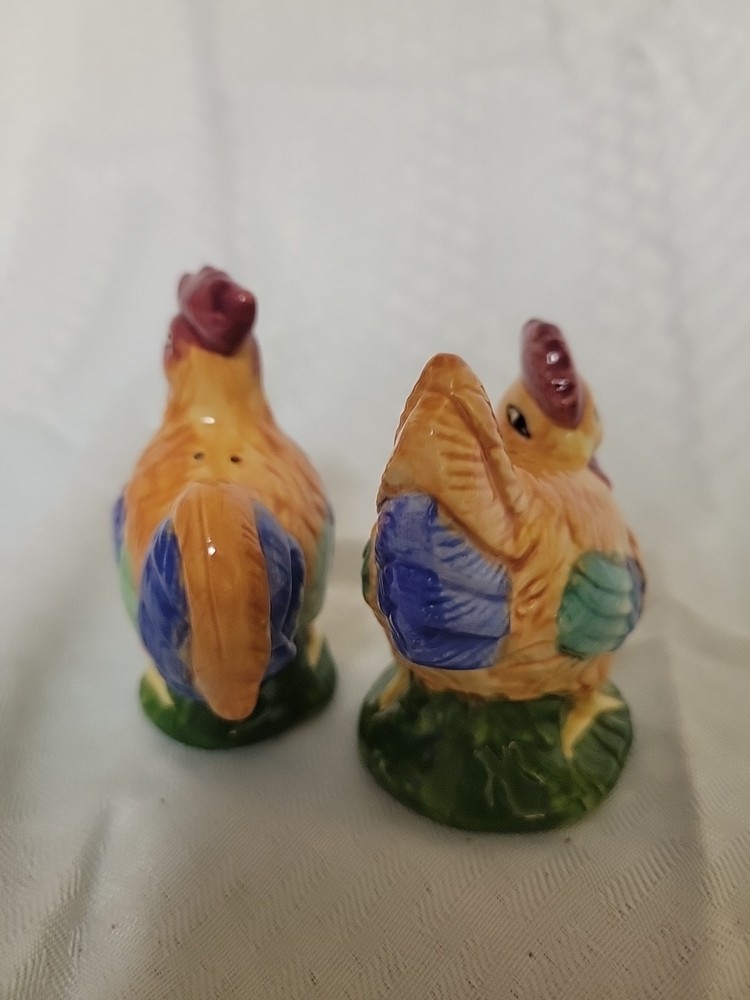 Rooster And Hen Salt And Pepper Shaker