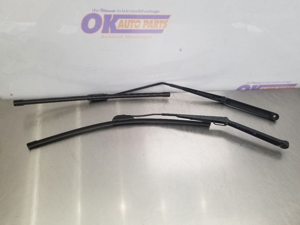 03 FORD TBIRD THUNDERBIRD WINDSHIELD WIPER ARM SET