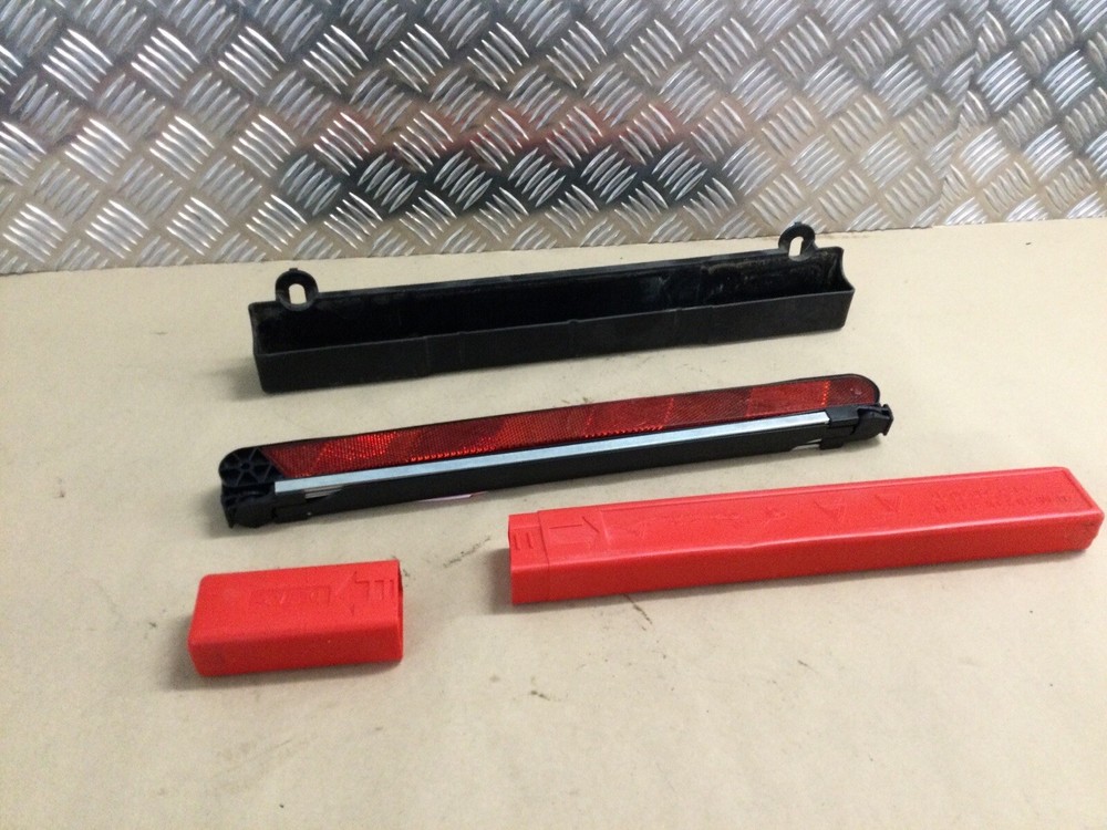 SAIC MOTOR WARNING HAZARD TRIANGLE 27 R030025