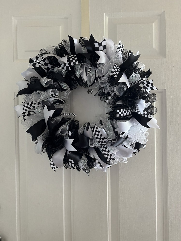 16 X 16 Winner Winner Checker Flag Wreath