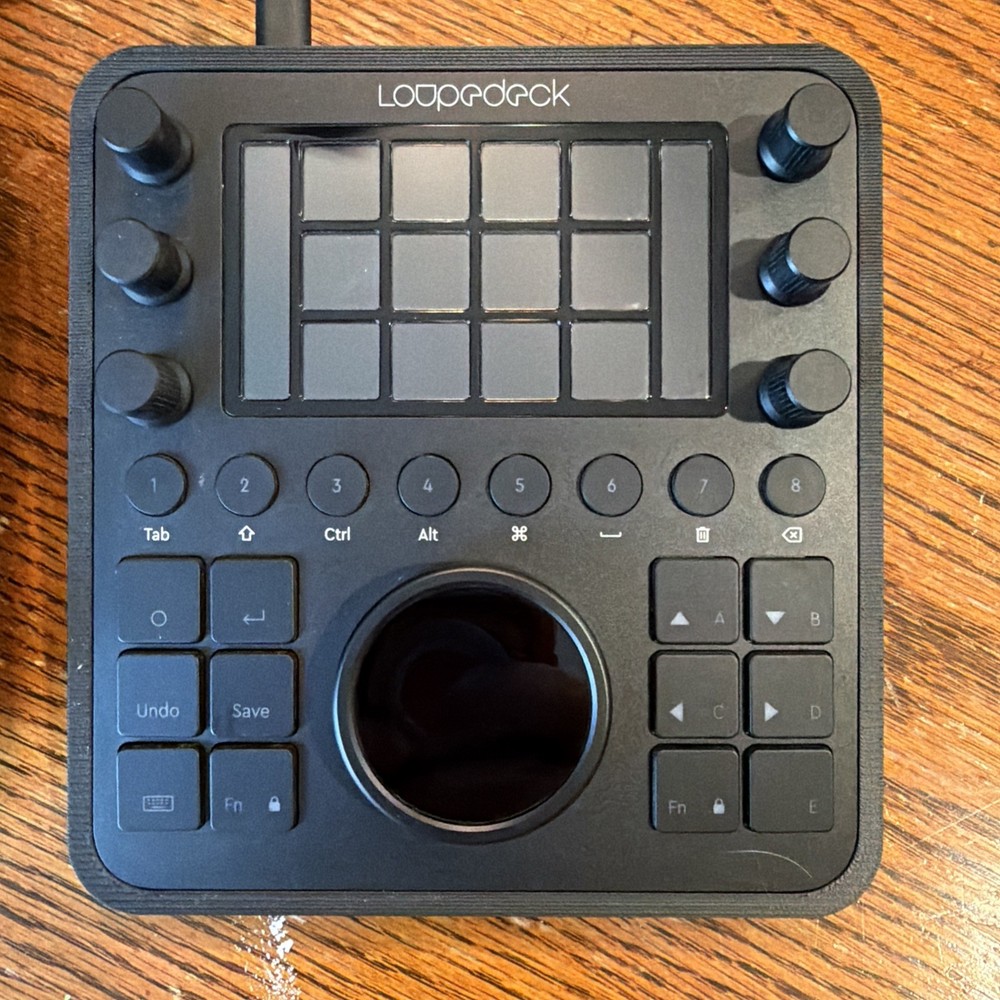 Loupedeck CT Creative Control Console Dial Touchscreen - Extras Included