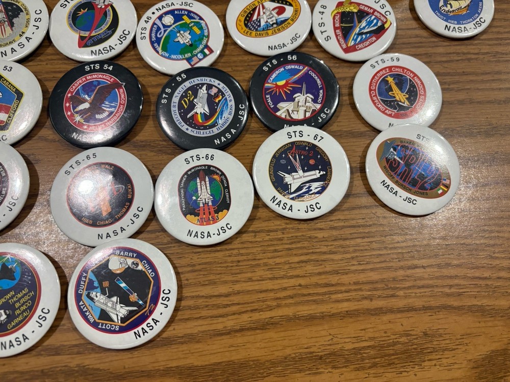Vtg Lot-39 Space Shuttle NASA Pin Buttons