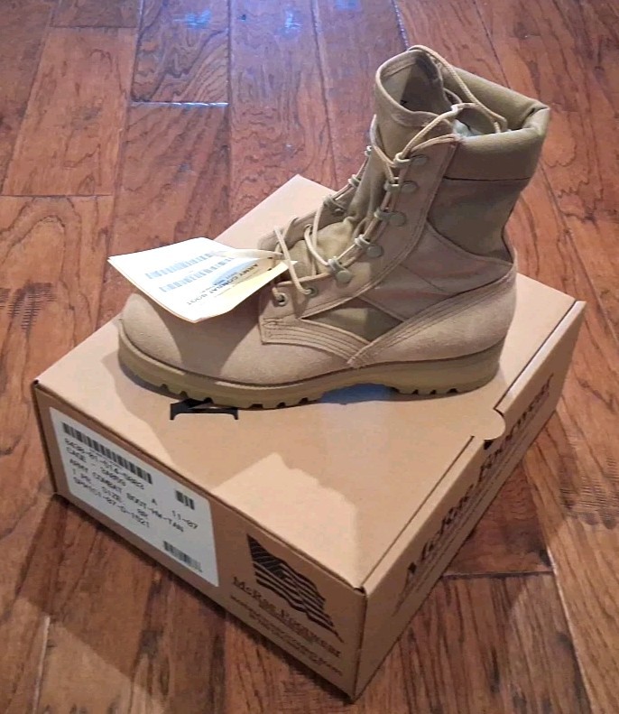 McRae Boots 8R Desert Tan & 3 Pair Socks Bundle NIB