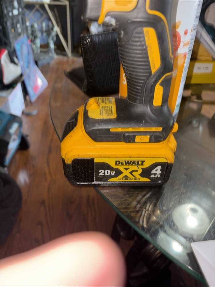 DEWALT DCD795 20V Hammer Drill Tool W/ 4.0 Battery