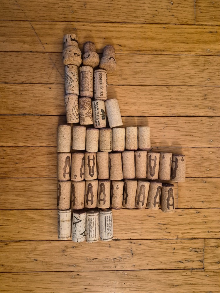 Used assorted wine corks REAL & SYNTHETIC