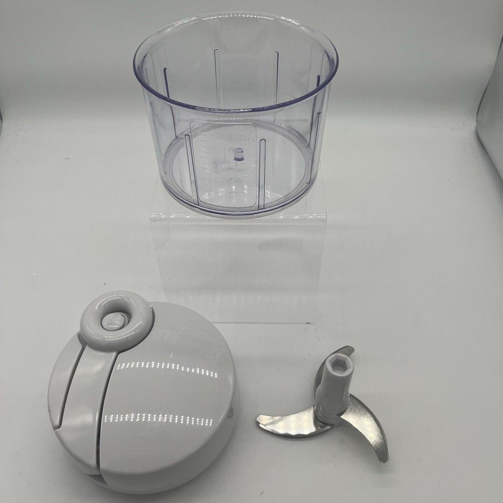 Pampered Chef Manual Food Processor Chopper 3 Cup Capacity EUC
