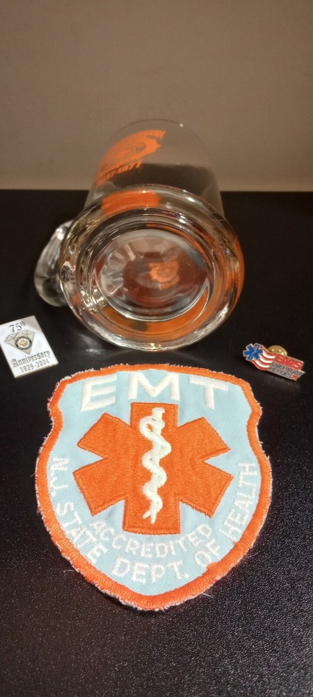 Cloth Patch + Ambulance Glass + Pin