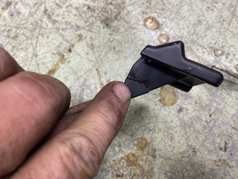 08-12 ESCAPE Park Brake Assembly (release Handle Damaged)