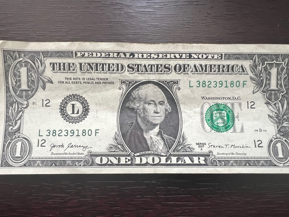 {{Error INK WELL CONTAMINATION }}$1 note  2017A ((MISMATCHED)) Serial # COLOR