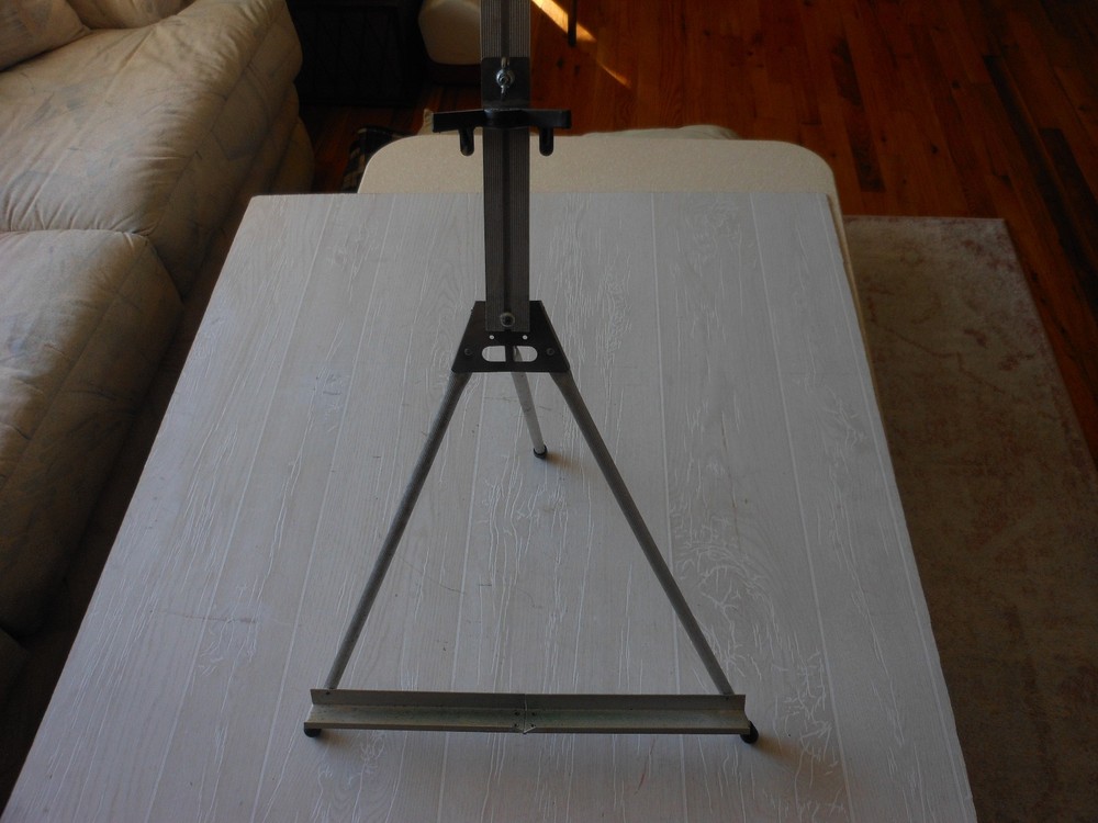 Tabletop easel for painting