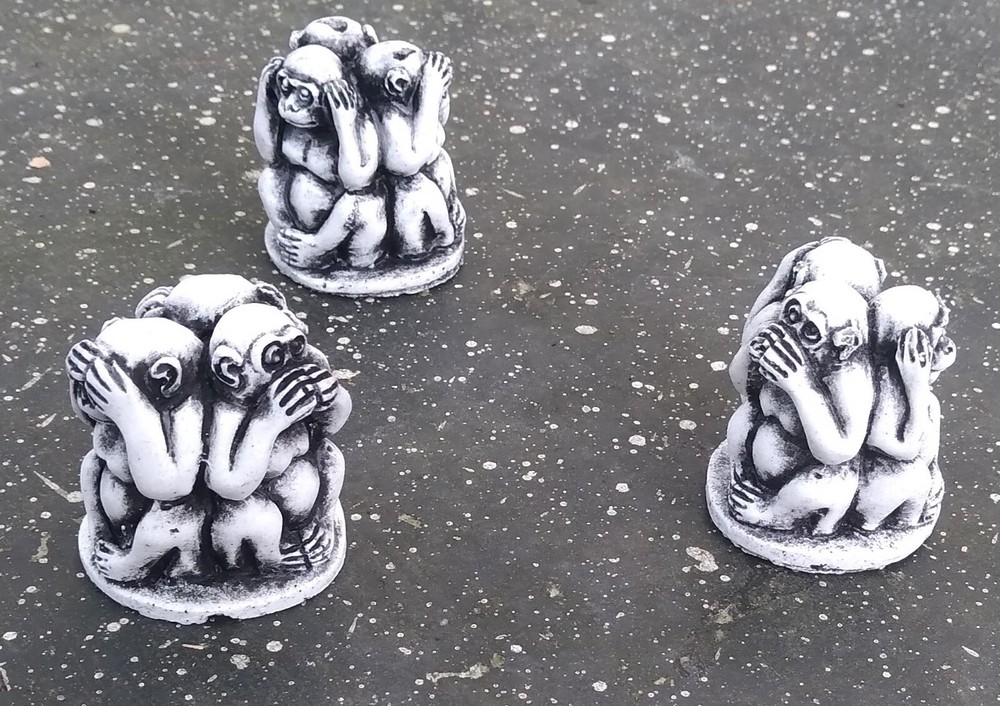 The three monkey decorate the table