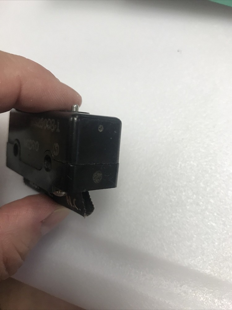 Micro D7-2R-A7 MS25008-1 Basic Switch Honeywell